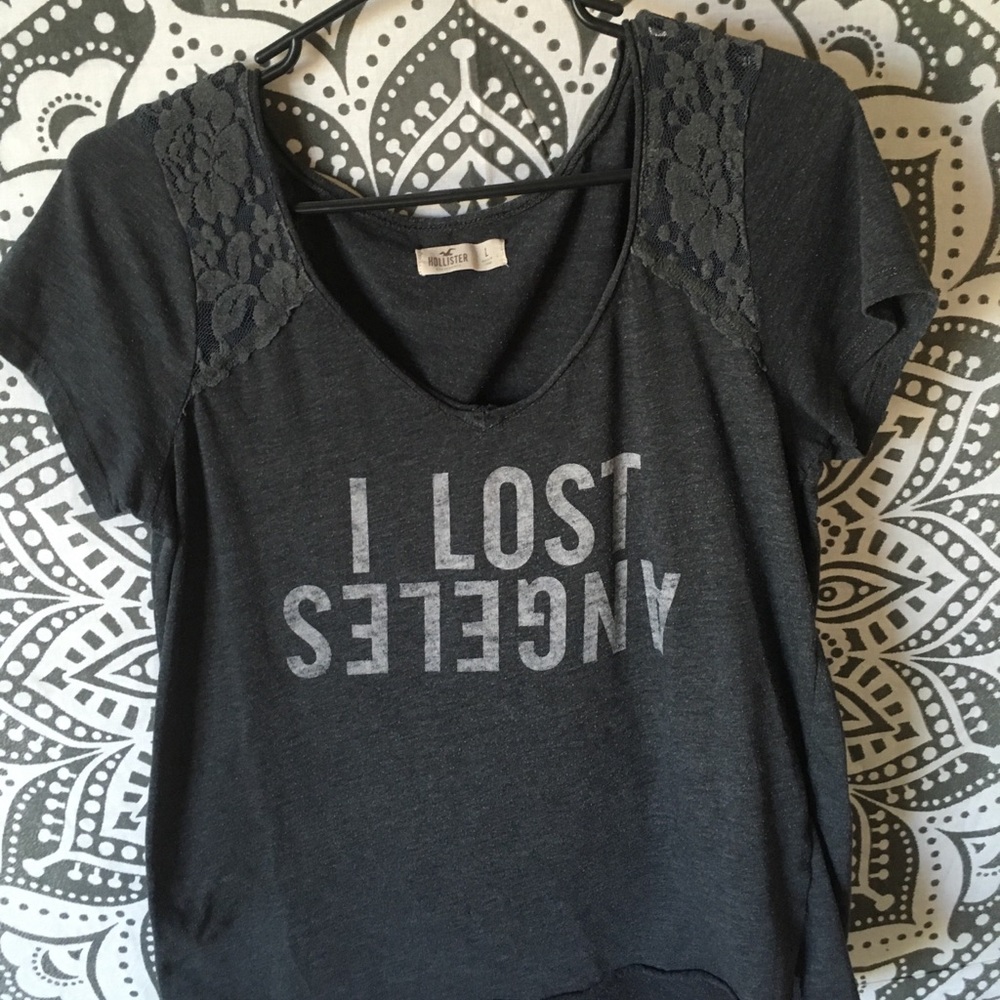 Hollister graphic tee